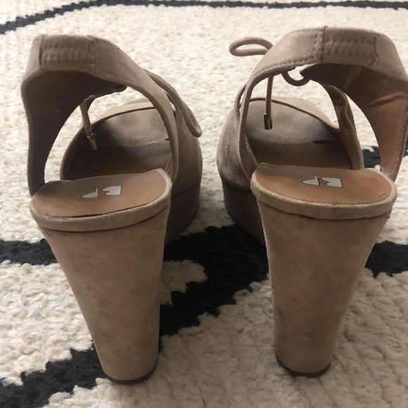 BP Beige Wedge Sandal Heels Suede Fabric 9M - Picture 2 of 10